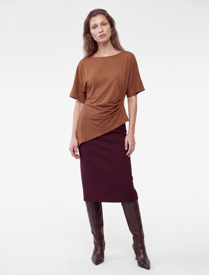  Slim Fit Bisiklet Yaka Kısa Kollu Drapeli Asimetrik Tişört