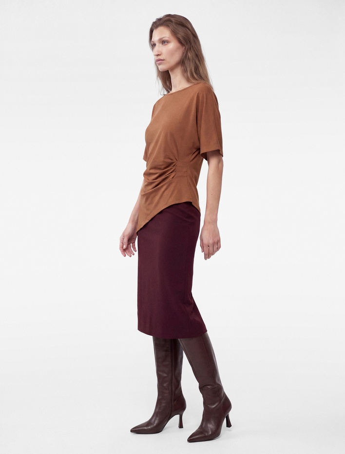  Slim Fit Bisiklet Yaka Kısa Kollu Drapeli Asimetrik Tişört