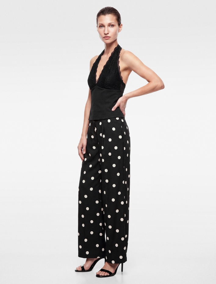  Dantel Detaylı Slim Fit Halter Yaka Kolsuz Bluz