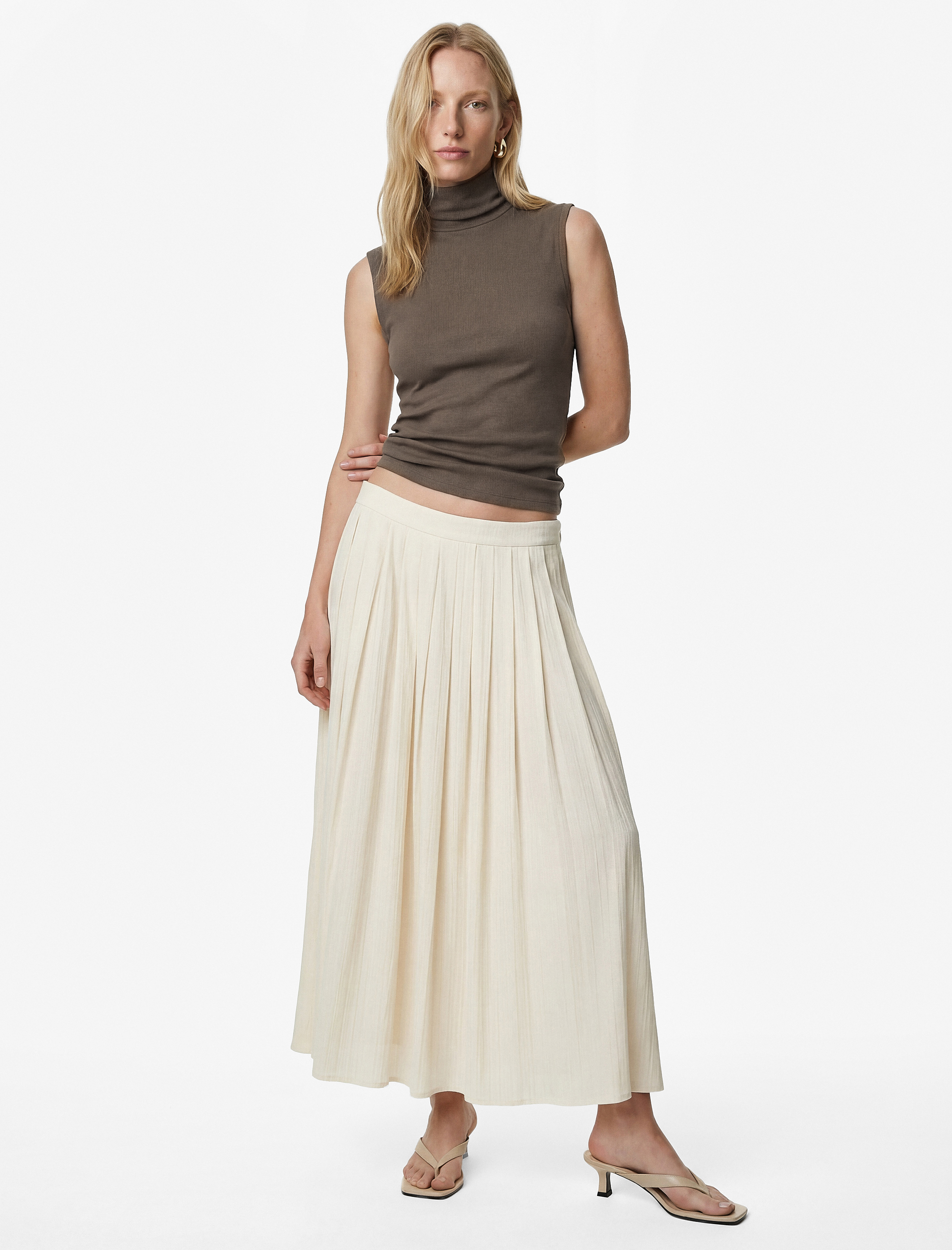   Pamuklu Slim Fit Dik Yaka Kolsuz Bluz