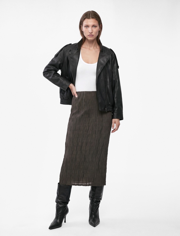  Slim Fit Yırtmaçlı Bürümcük Kumaş Dokulu Midi Kalem Etek