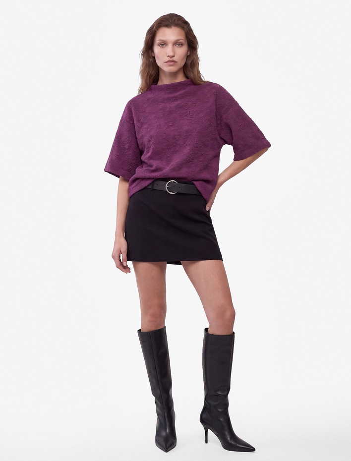  Slim Fit Kısa Kollu Floral Dokulu Dik Yaka Tişört