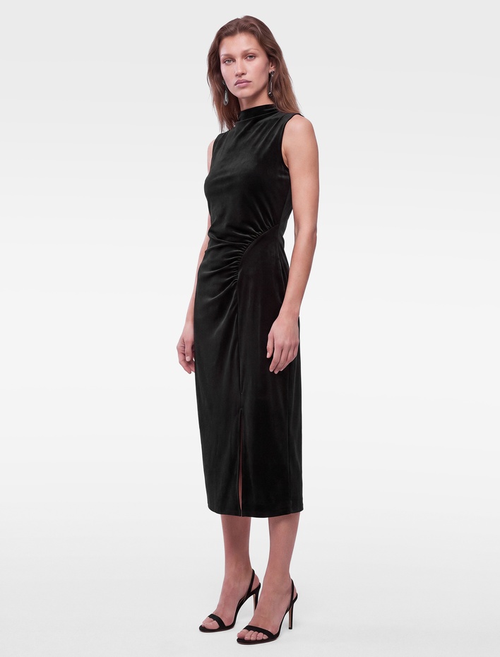  Slim Fit Yırtmaçlı Drapeli Kolsuz Dik Yaka Uzun Kadife Elbise