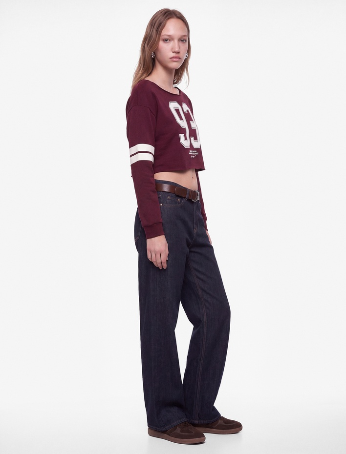  Baskılı Rahat Kalıp Şardonlu Kayık Yaka Uzun Kollu Crop Sweatshirt