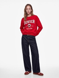 Rahat Kalıp Şardonlu Bisiklet Yaka Uzun Kollu Kolej Baskılı Sweatshirt