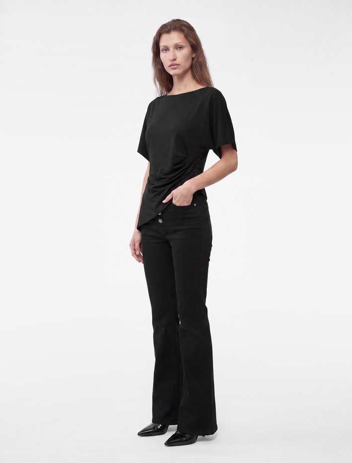  Slim Fit Bisiklet Yaka Kısa Kollu Drapeli Asimetrik Tişört